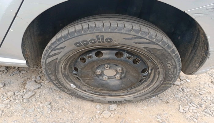 2012 Volkswagen Polo COMFORTLINE 1.2L, Diesel, Manual, 1,05,309 km, tyre