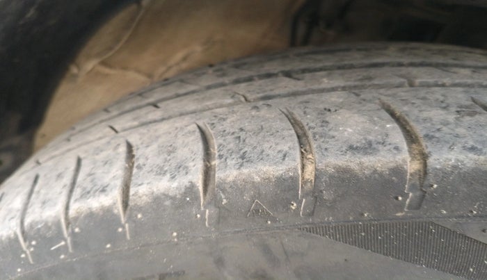 2018 Volkswagen Polo COMFORTLINE 1.0L MPI, Petrol, Manual, 74,450 km, tyre