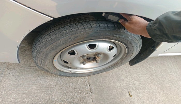 2011 Maruti Zen Estilo LXI, Petrol, Manual, 26,088 km, tyre