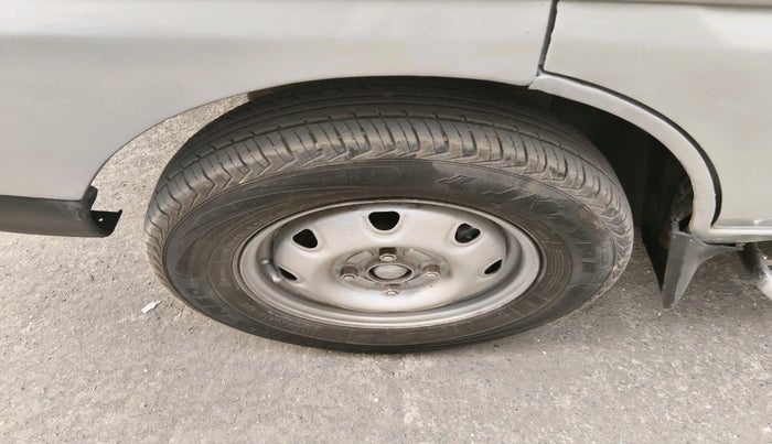 2012 Maruti Eeco 7 STR, Petrol, Manual, 1,40,025 km, tyre