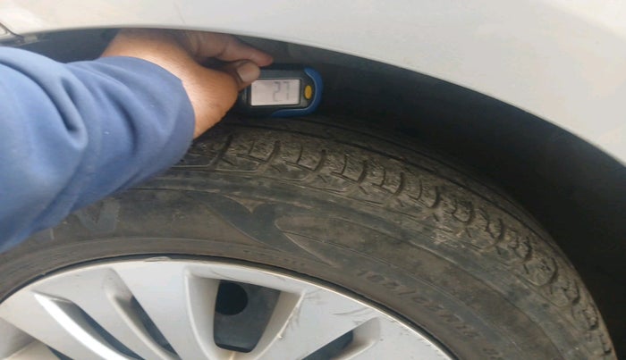 2015 Maruti Ertiga VXI, Petrol, Manual, 82,932 km, tyre