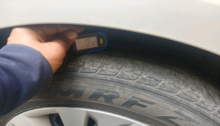 2015 Maruti Ertiga VXI, Petrol, Manual, 82,932 km, tyre