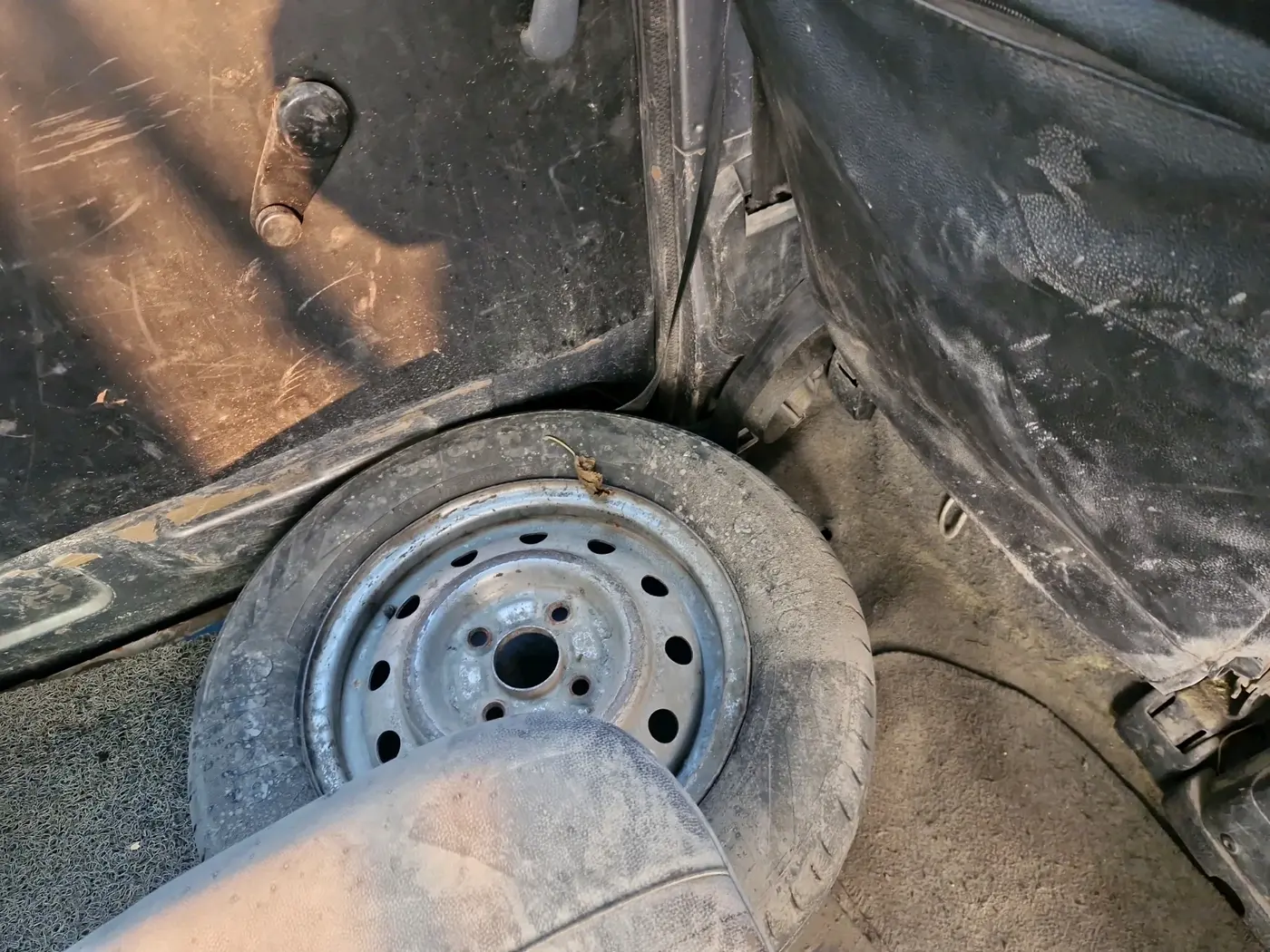 2019 Maruti Eeco 7 STR, CNG, Manual, 1,98,821 km, tyre