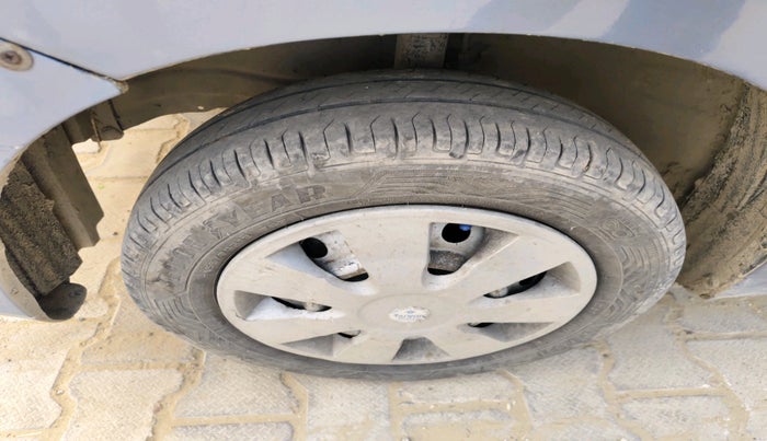 2011 Maruti Wagon R 1.0 LXI CNG, Petrol, Manual, 1,33,222 km, tyre