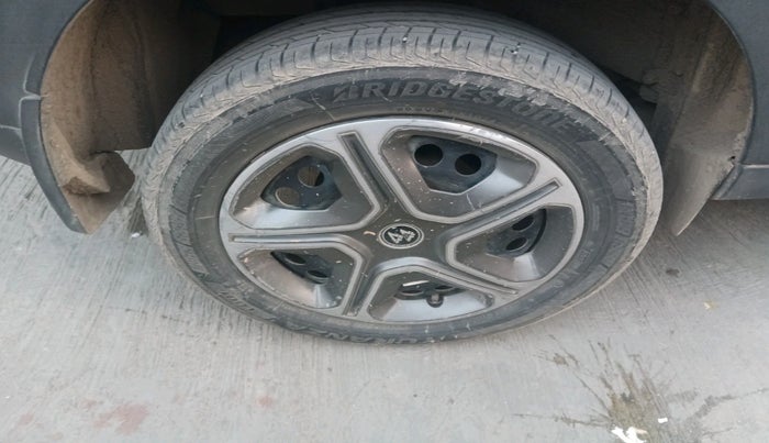 2024 Tata NEXON Smart Plus 1.2 Revotron 6 AMT, Petrol, Automatic, 14,456 km, tyre