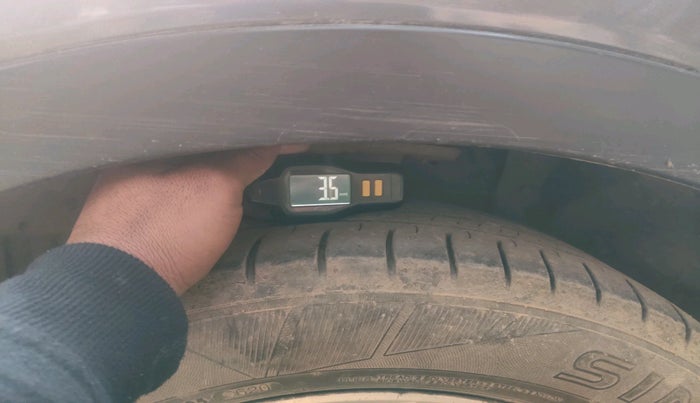 2015 Maruti S Cross ALPHA 1.3, Diesel, Manual, 2,01,509 km, tyre