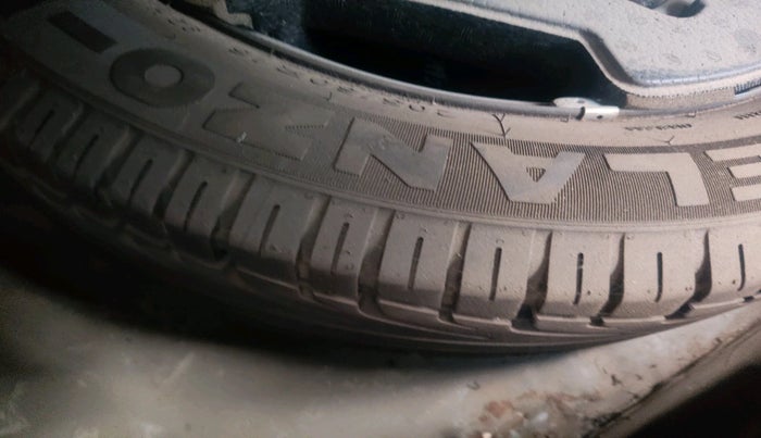 2015 Maruti S Cross ALPHA 1.3, Diesel, Manual, 2,01,509 km, tyre