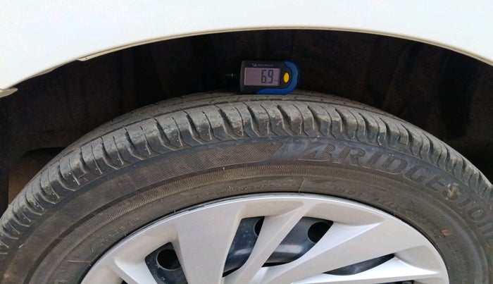 2023 Maruti Ertiga LXi (O), Petrol, Manual, 7,825 km, tyre