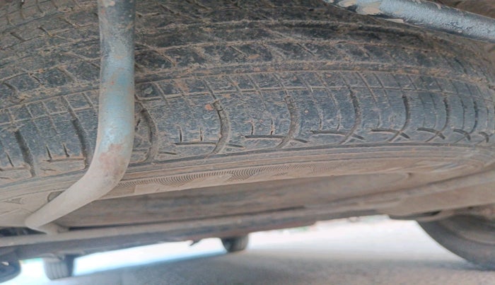 2014 Maruti Ertiga VXI, Petrol, Manual, 1,26,835 km, tyre