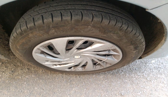 2014 Maruti Ertiga VXI, Petrol, Manual, 1,26,835 km, tyre