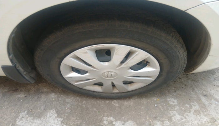 2013 Maruti Swift Dzire VXI, Petrol, Manual, 51,483 km, tyre