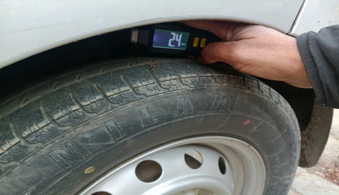 2013 Hyundai Eon ERA +, Petrol, Manual, 27,350 km, tyre