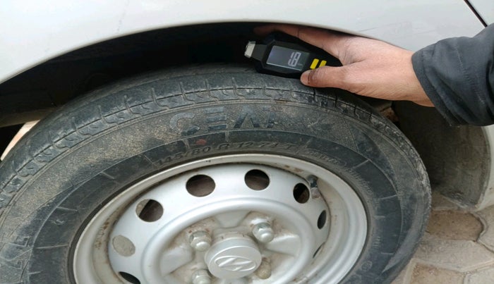 2013 Hyundai Eon ERA +, Petrol, Manual, 27,350 km, tyre