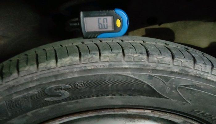 2012 Maruti Wagon R 1.0 LXI, Petrol, Manual, 1,58,575 km, tyre