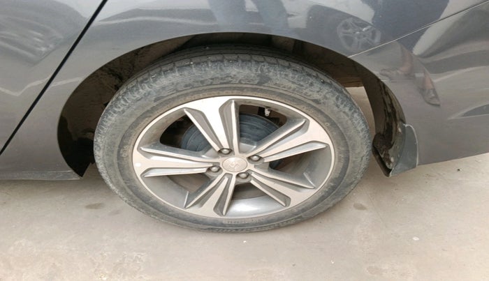 2018 Hyundai Verna 1.6 VTVT SX, Petrol, Manual, 53,368 km, tyre