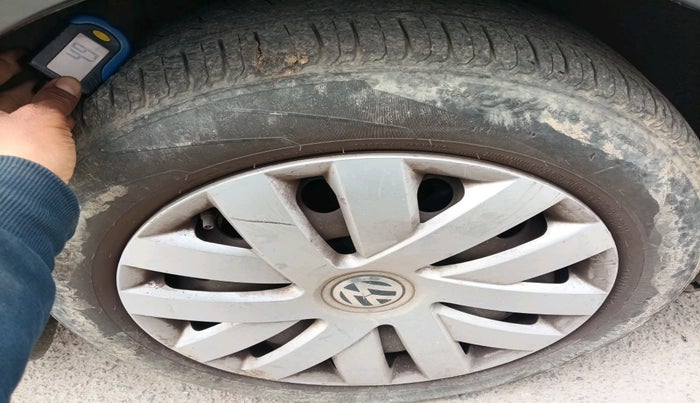 2016 Volkswagen Polo COMFORTLINE 1.2L, Petrol, Manual, 88,758 km, tyre