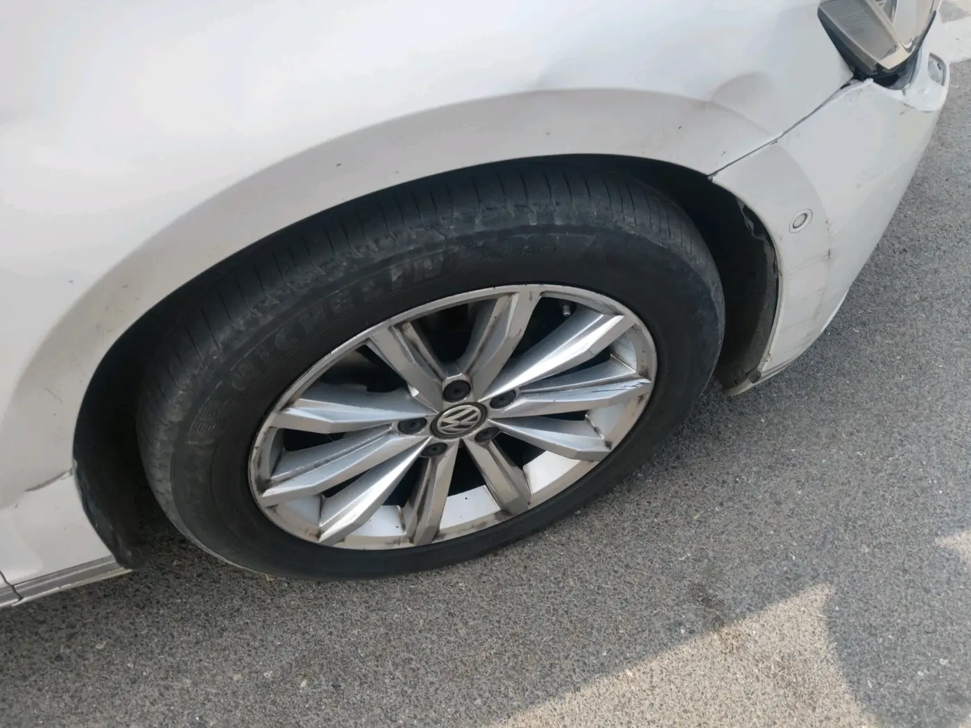 2018 Volkswagen Passat HIGHLINE DSG, Diesel, Automatic, 1,66,219 km, tyre