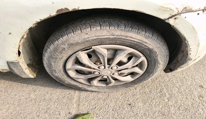 2013 Maruti Swift VXI, Petrol, Manual, 1,94,099 km, tyre