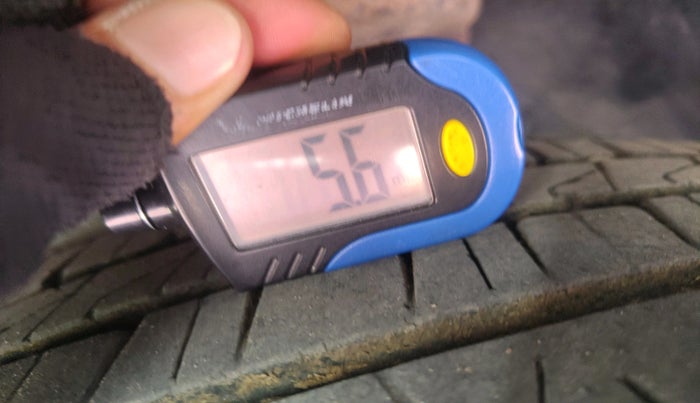 2015 Mahindra XUV500 W10, Diesel, Manual, 1,16,714 km, tyre