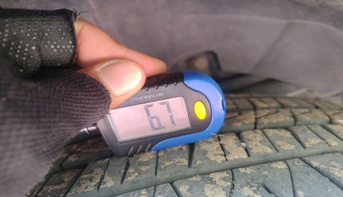 2015 Mahindra XUV500 W10, Diesel, Manual, 1,16,714 km, tyre