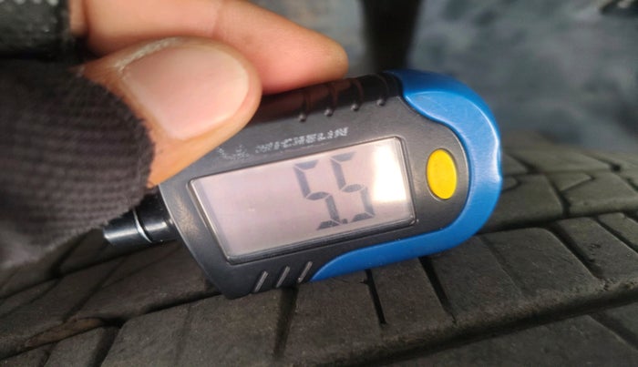 2015 Mahindra XUV500 W10, Diesel, Manual, 1,16,714 km, tyre