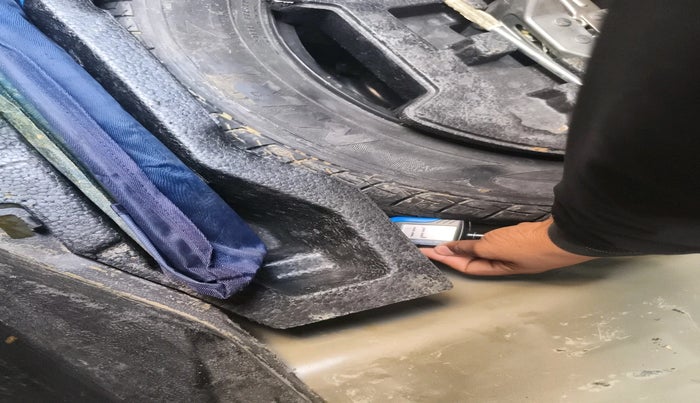 2016 Maruti Ciaz VXI+, Petrol, Manual, 97,215 km, tyre