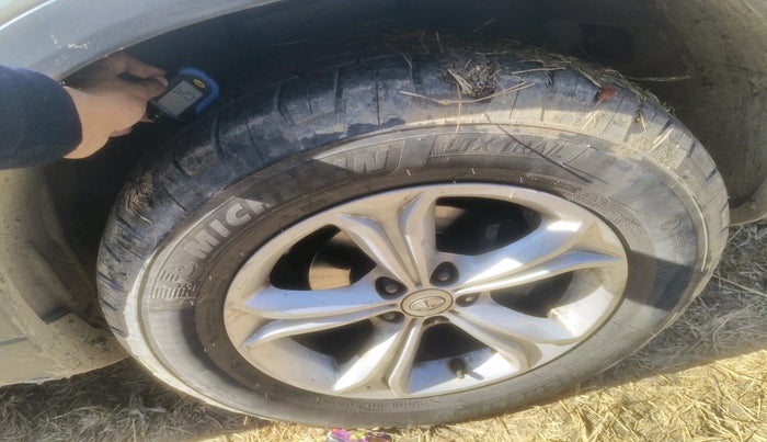 2019 Tata Harrier XT 2.0L KRYOTEC, Diesel, Manual, 52,545 km, tyre