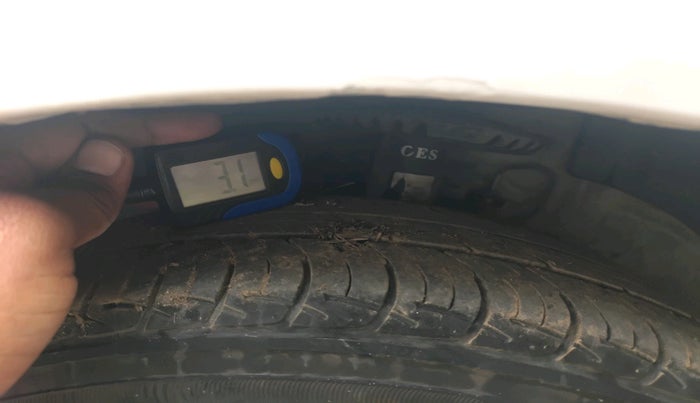 2011 Volkswagen Vento TRENDLINE DIESEL 1.6, Diesel, Manual, 1,71,674 km, tyre