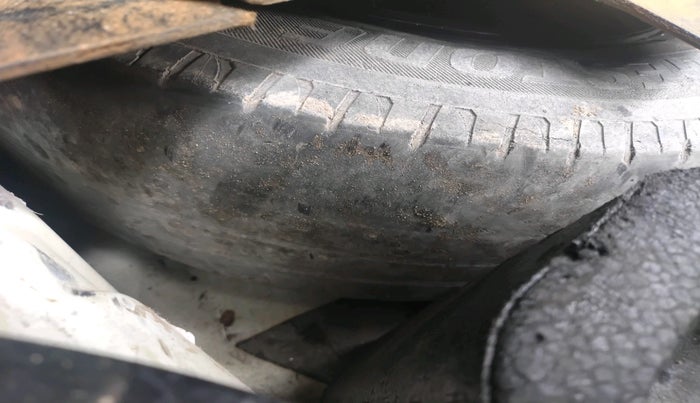 2011 Volkswagen Vento TRENDLINE DIESEL 1.6, Diesel, Manual, 1,71,674 km, tyre