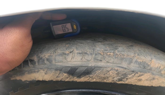 2011 Volkswagen Vento TRENDLINE DIESEL 1.6, Diesel, Manual, 1,71,674 km, tyre