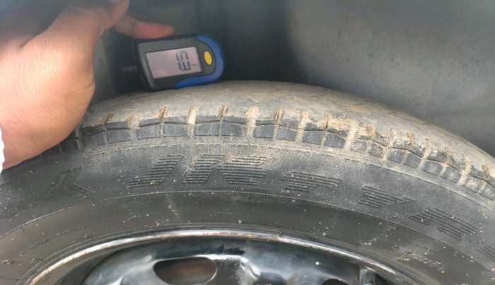 2011 Volkswagen Vento TRENDLINE DIESEL 1.6, Diesel, Manual, 1,71,674 km, tyre