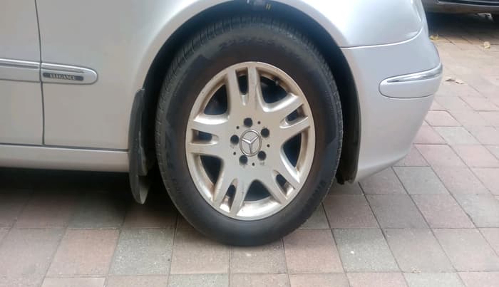 2005 Mercedes Benz E Class 240 V6 AT, Petrol, Automatic, 48,283 km, tyre