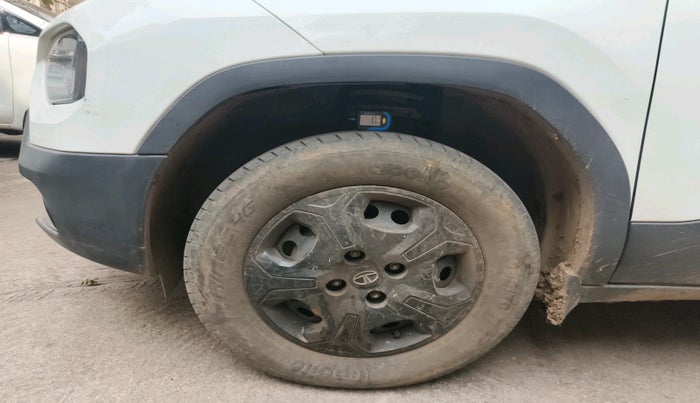 2022 Tata PUNCH ACCOMPLISHED MT, Petrol, Manual, 35,214 km, tyre