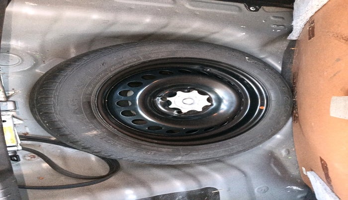 2014 Hyundai Grand i10 ASTA 1.1 CRDI, Diesel, Manual, 1,05,980 km, tyre