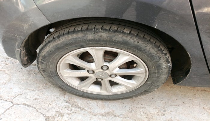 2014 Hyundai Grand i10 ASTA 1.1 CRDI, Diesel, Manual, 1,05,980 km, tyre