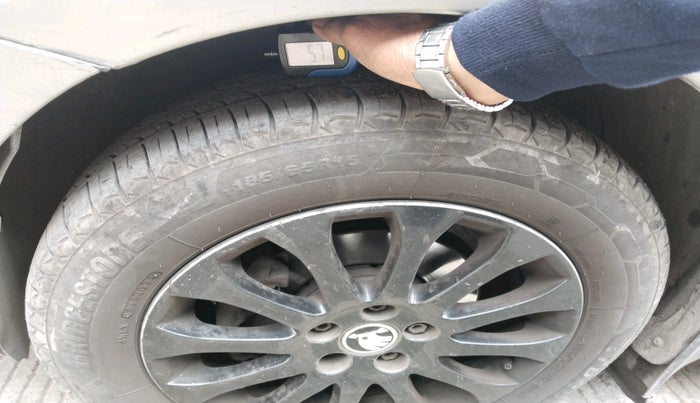 2015 Skoda Rapid 1.5 TDI CR ELEGANCE, Diesel, Manual, 1,33,849 km, tyre