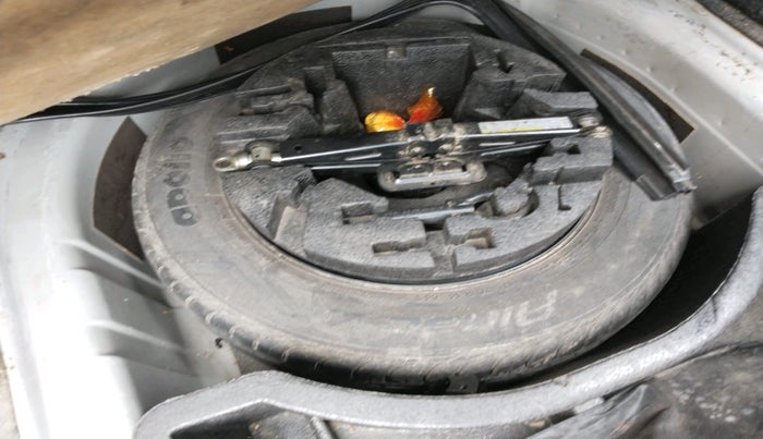 2015 Skoda Rapid 1.5 TDI CR ELEGANCE, Diesel, Manual, 1,33,849 km, tyre