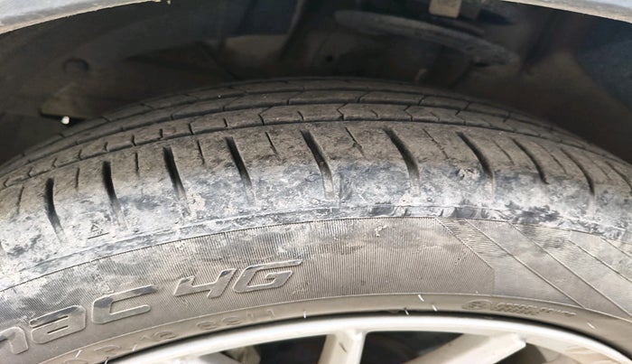 2021 Maruti XL6 ALPHA AT, Petrol, Automatic, 25,093 km, tyre