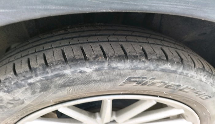 2021 Maruti XL6 ALPHA AT, Petrol, Automatic, 25,093 km, tyre