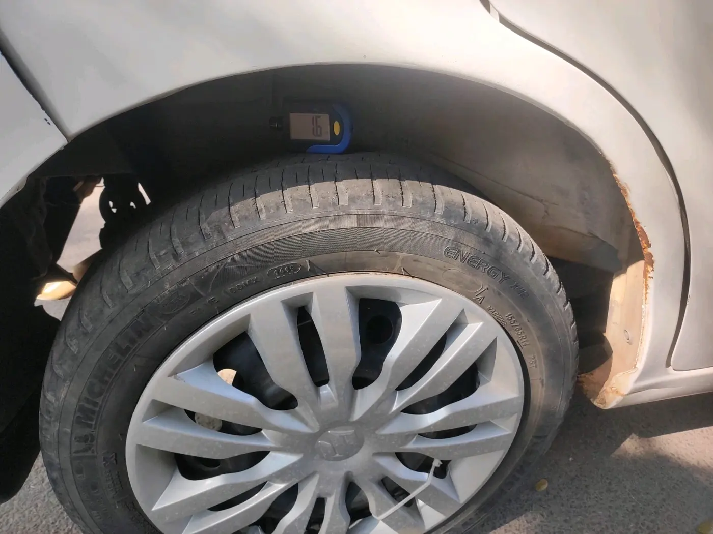 2015 Maruti Wagon R 1.0 VXI, Petrol, Manual, 85,612 km, tyre