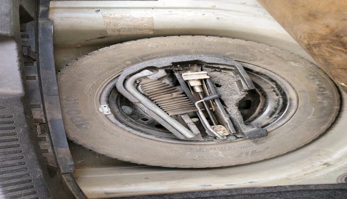 2014 Volkswagen Polo HIGHLINE1.2L, Petrol, Manual, 86,264 km, tyre