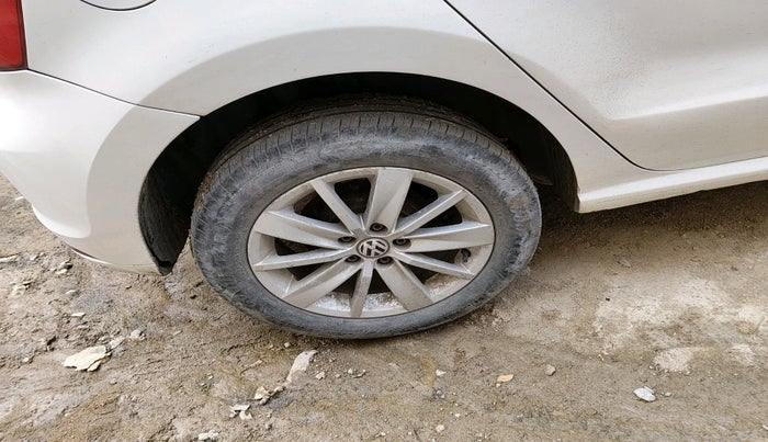 2014 Volkswagen Polo HIGHLINE1.2L, Petrol, Manual, 86,264 km, tyre