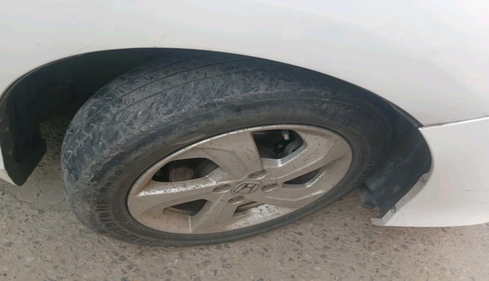 2015 Honda City 1.5L I-VTEC VX, Petrol, Manual, 1,04,941 km, tyre