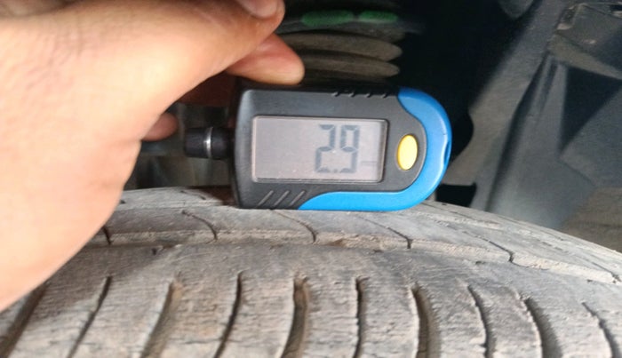 2022 Renault TRIBER RXZ, Petrol, Manual, 47,490 km, tyre