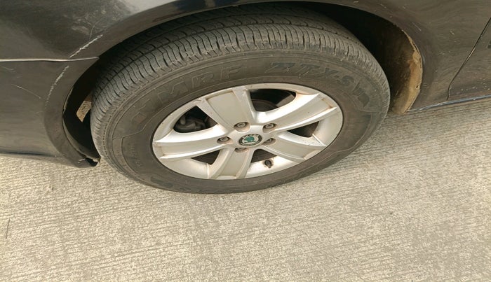 2012 Skoda Laura AMBITION 2.0 TDI CR MT, Diesel, Manual, 94,729 km, tyre