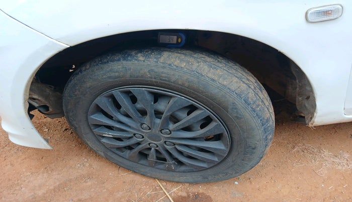 2013 Honda Amaze 1.5L I-DTEC E, Diesel, Manual, 1,00,066 km, tyre