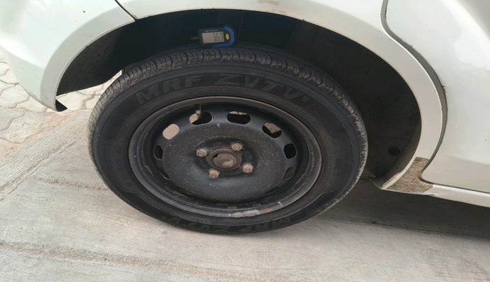 2014 Ford Figo ZXI 1.4 DIESEL, Diesel, Manual, 1,31,816 km, tyre