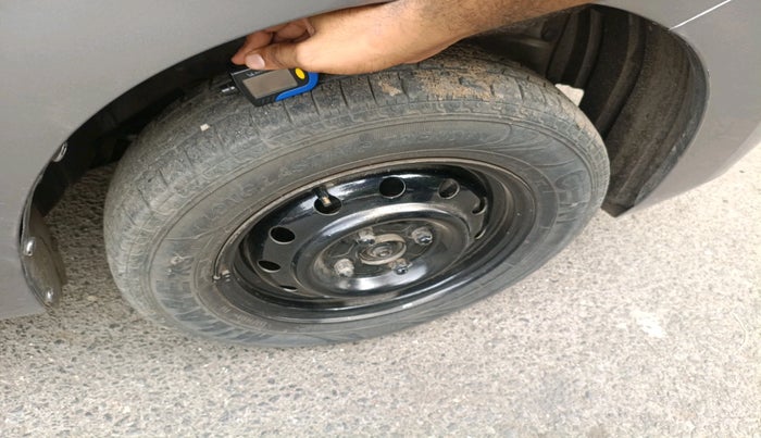 2016 Maruti Wagon R 1.0 LXI CNG, CNG, Manual, 1,80,143 km, tyre