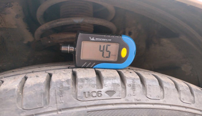 2010 Hyundai i20 MAGNA 1.2, Petrol, Manual, 1,34,233 km, tyre