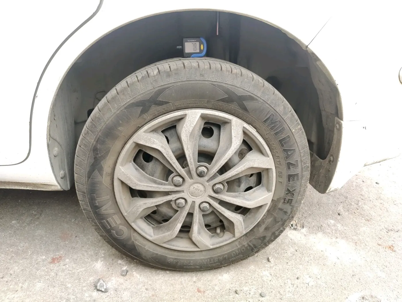 2017 Maruti Ertiga VXI, CNG, Manual, 95,844 km, tyre
